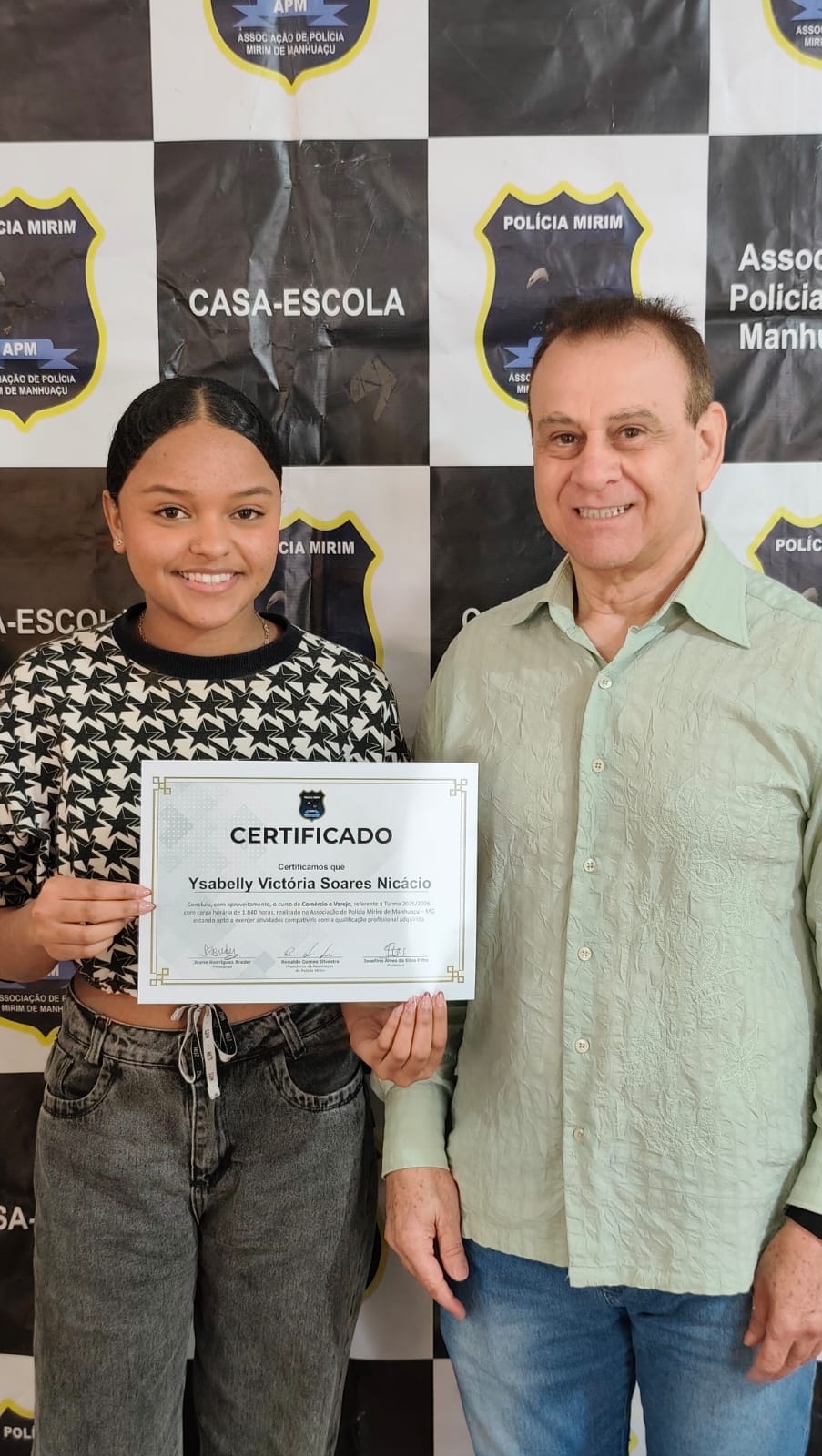 Jovens Aprendizes concluem curso de Comércio e Varejo na Associação de Polícia Mirim