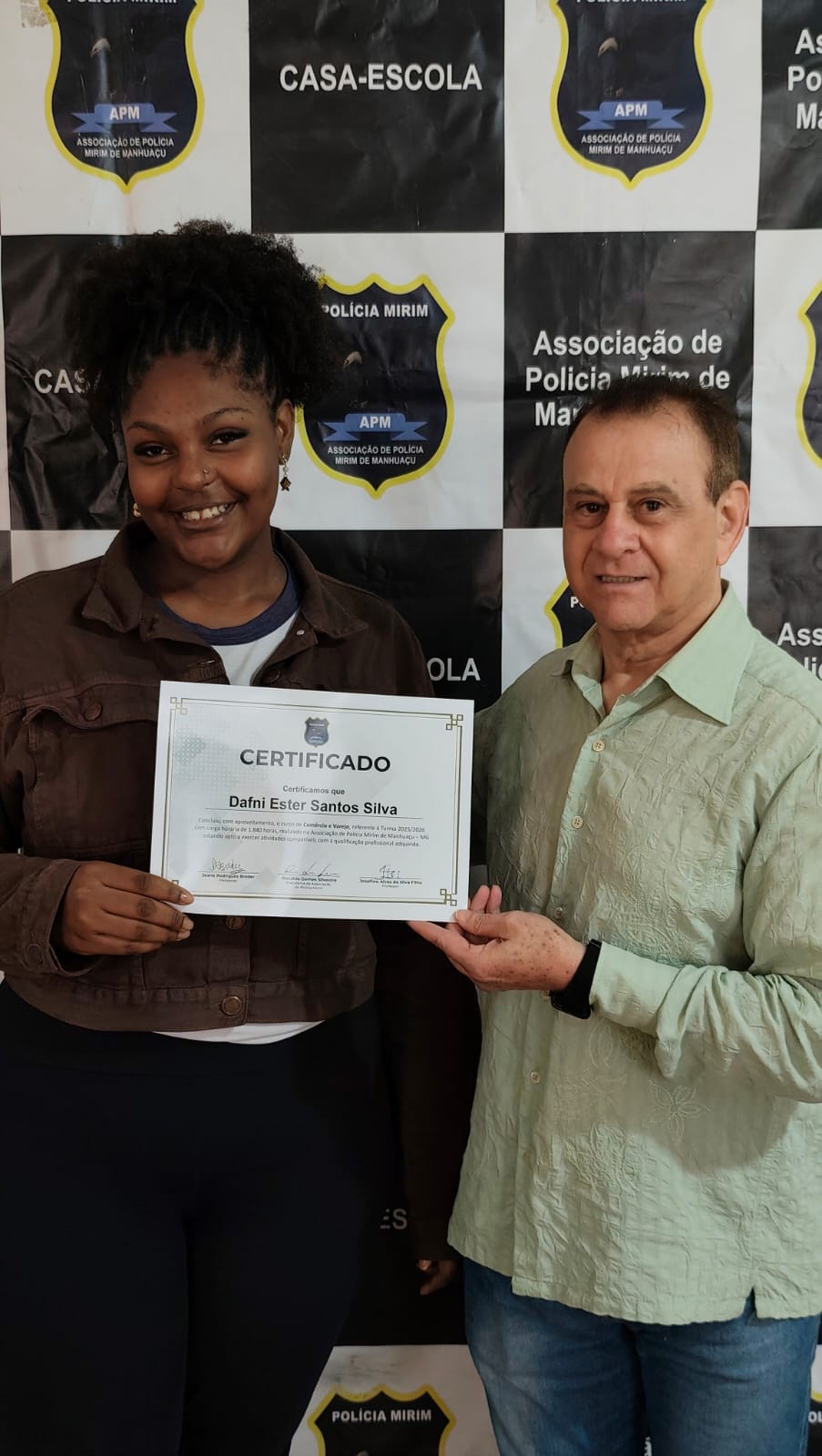 Jovens Aprendizes concluem curso de Comércio e Varejo na Associação de Polícia Mirim