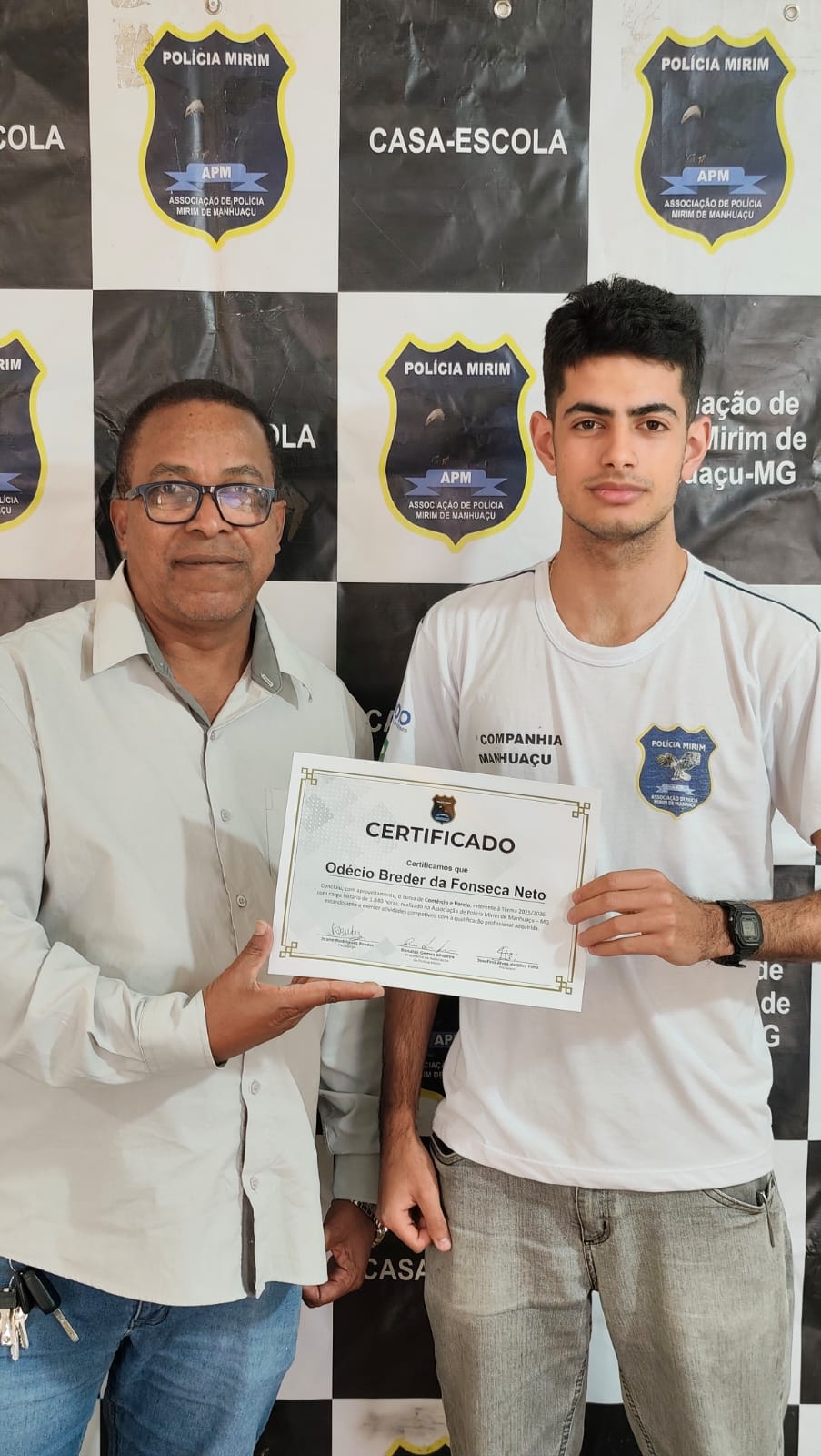 Jovens Aprendizes concluem curso de Comércio e Varejo na Associação de Polícia Mirim